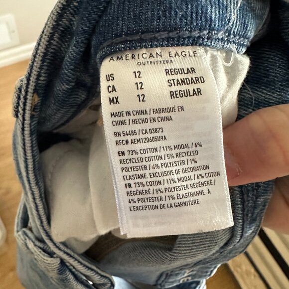 AE Ripped Relaxed Mom Jean - Picture 9 of 11